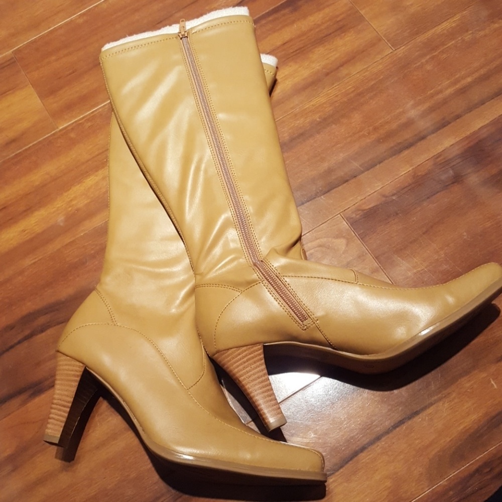 Under knee Camel Boots